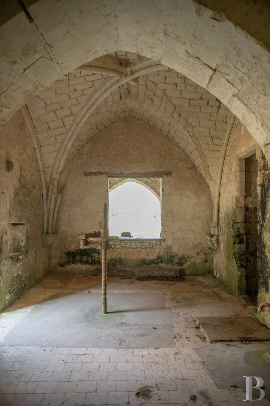 A former château-monastery and its 150-hectare estate near Loches, in Touraine - photo  n°37
